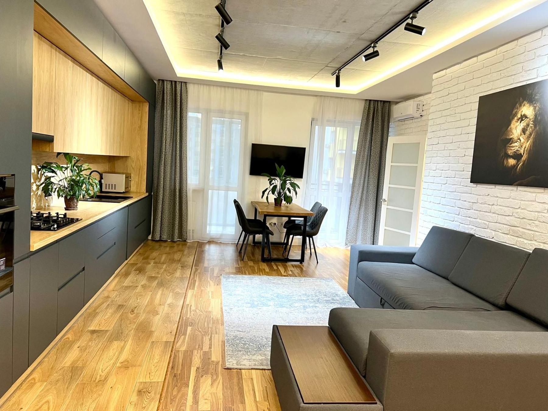 Osapart Romantic Apartment In The Complex Great Britain Lviv Exteriör bild
